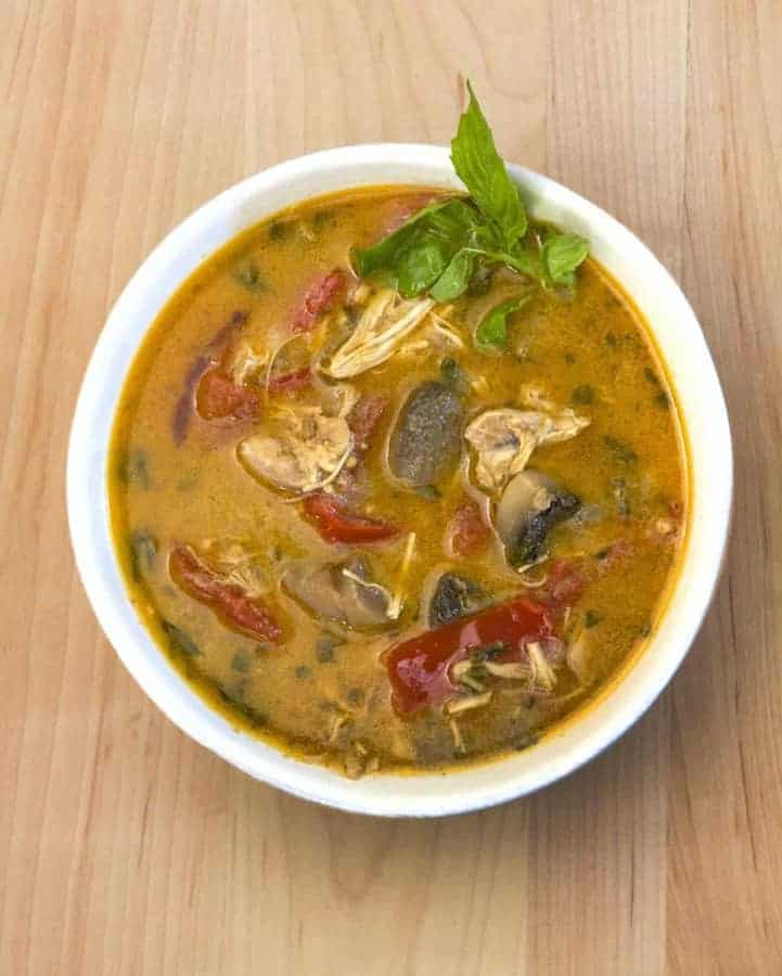 low-carb-thai-yellow-curry-soup-two-sleevers