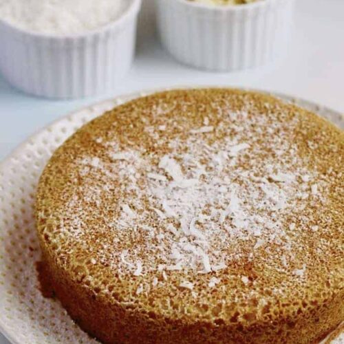 https://twosleevers.com/wp-content/uploads/2017/06/Coconut-Almond-Cake-Tall-1-500x500.jpg