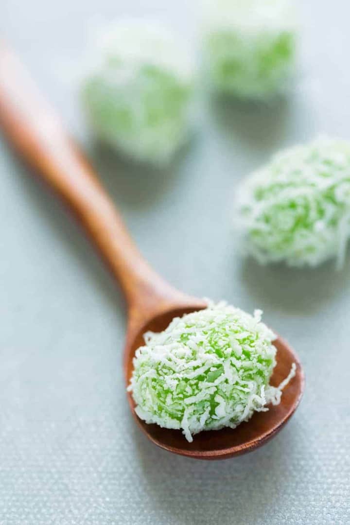 A close up of Nyonya Ondeh Ondeh on a spoon.