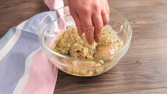 2 Coat the chicken with the marinade Instant-Pot-French-Garlic-Low-Carb-Chicken-10 2 Coat the chicken with the marinade Instant-Pot-French-Garlic-Low-Carb-Chicken-10