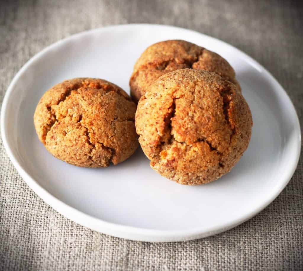 These little spiced keto cookies won't last long. Perfect texture, 10 min prep, and incomparable taste. You may find yourself choosing these keto cookies over sugary ones. These little ones are gluten-free, vegetarian, low-carb, keto, and if you sub the butter with coconut oil, they are also dairy-free and paleo. So there. You now have a good excuse to eat them. 