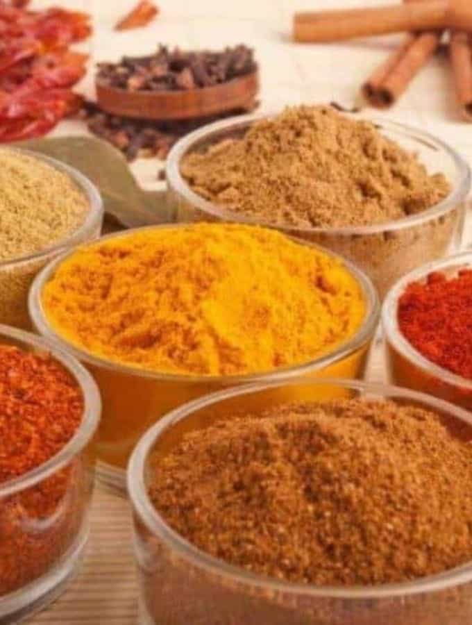 Ras Al Hanout in small glass dishes