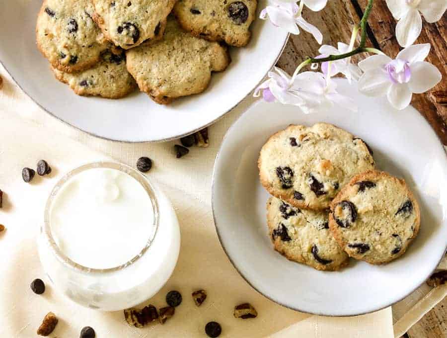 Keto Chocolate Chip Cookies