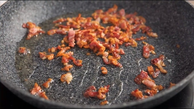 overhead of a pan with bacon brownings