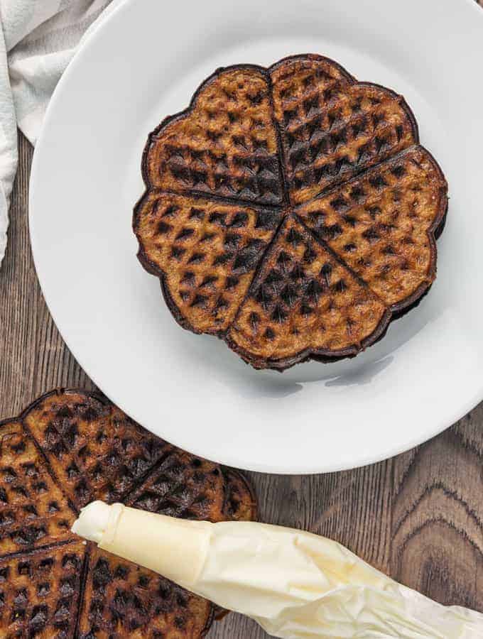 https://twosleevers.com/wp-content/uploads/2019/08/Keto-Oreo-Chaffles-680-x-900.jpg