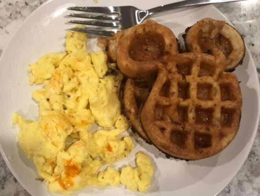 cinnamon chaffles with eggs