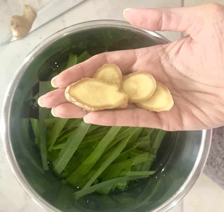 4-5 slices of ginger in a hand
