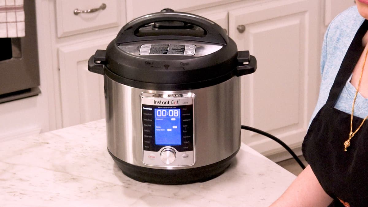 Side shot of the Instant Pot set to high pressure for 8 minutes.