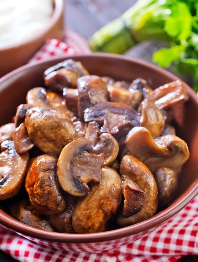 air fryer mushrooms in a wooden bowl