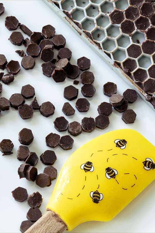 Keto-sugar-free-chocolate-chips-overhead-900x680-1