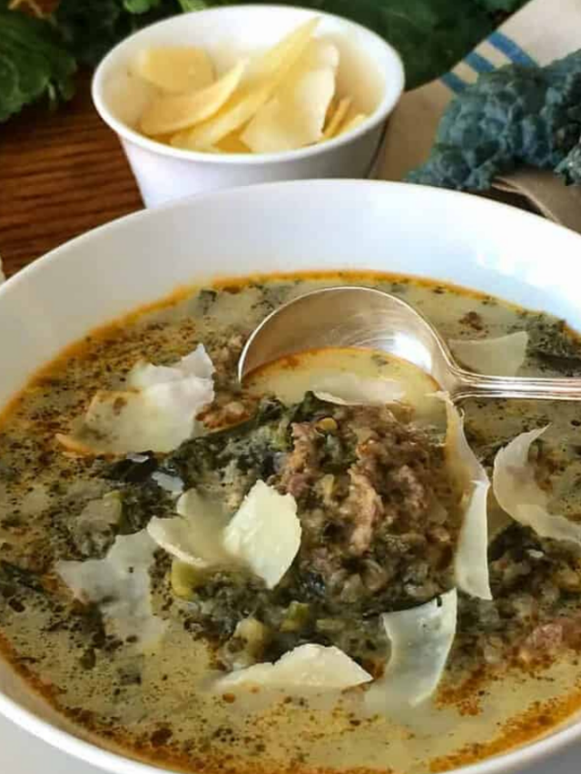 Low Carb Italian Sausage Kale Soup - TwoSleevers