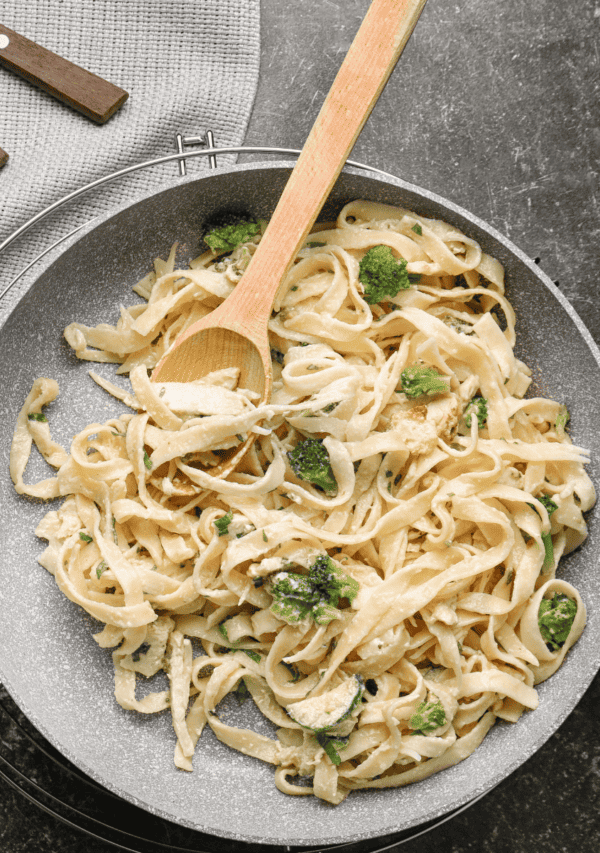 cropped-Chicken-Broccoli-Alfredo-1.png