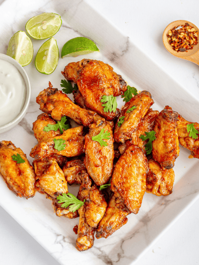 BAKED CHICKEN WINGS CRISPY CHICKEN WINGS RECIPE TwoSleevers