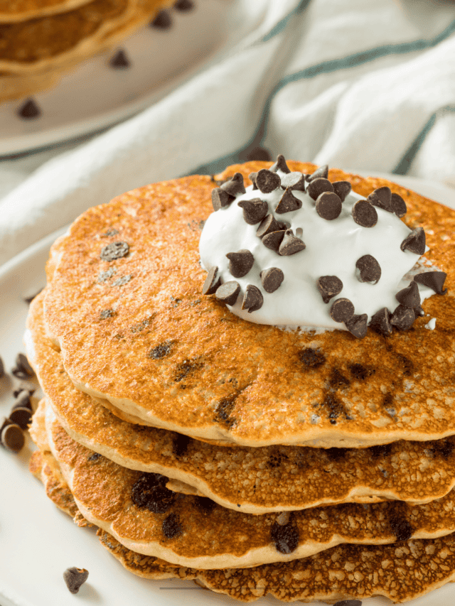 CHOCOLATE CHIP PANCAKES | EASY PANCAKES WITH CHOCOLATE CHIPS