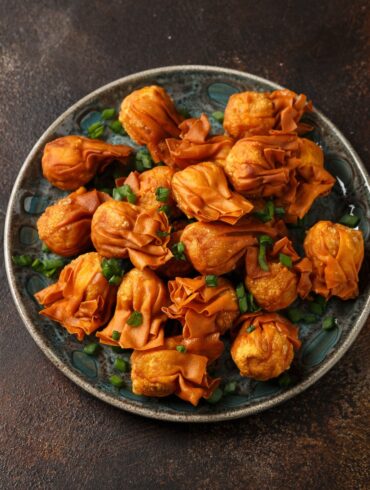 Overhead image of Crispy Chicken Wontons on a plate