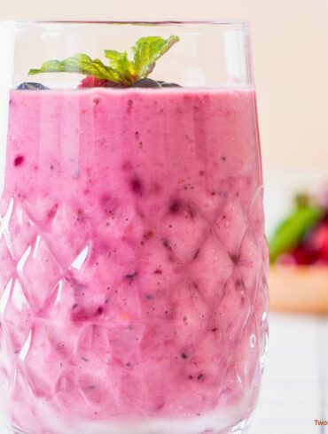 Berry smoothie in a decorative glass