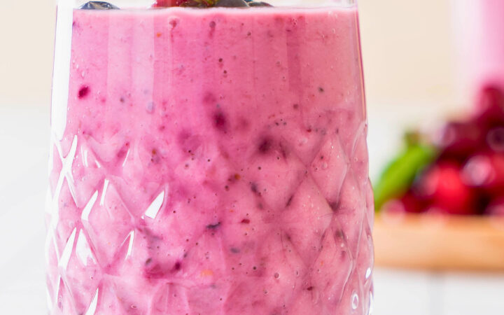 Berry smoothie in a decorative glass